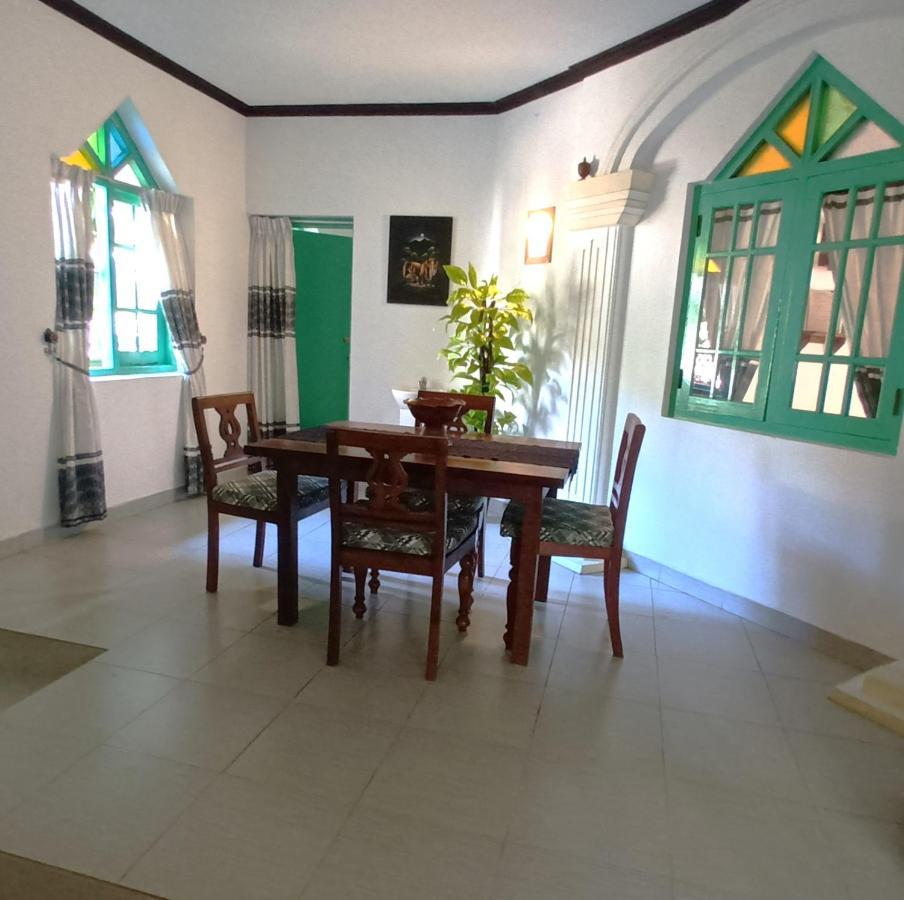 Blue Eyes Inn Unawatuna Exterior photo