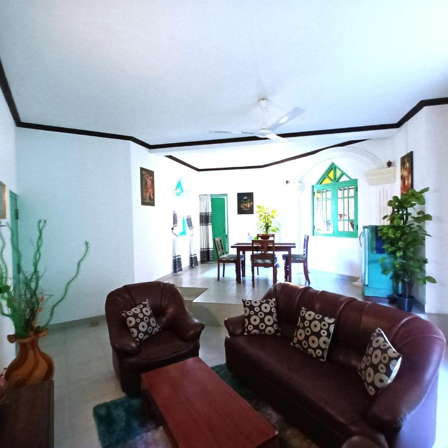 Blue Eyes Inn Unawatuna Exterior photo